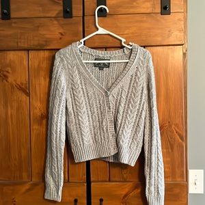 American Eagle. Gray crop sweater